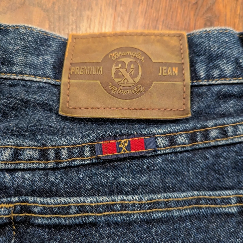 Hand-Painted "The Great Wave off Kanagawa" Vintage High-Waisted Wrangler Jeans - Picture 6 of 7